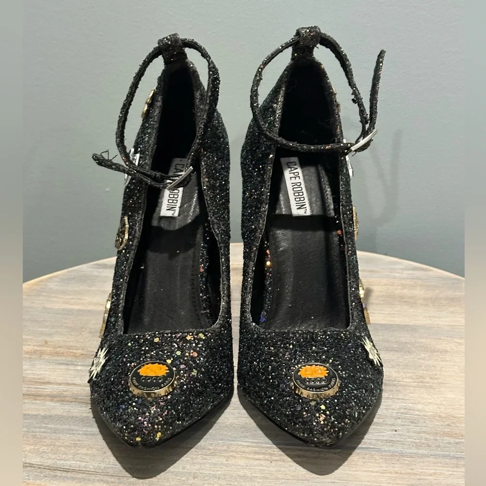 Cape Robbin Ella Black Glitter sparkling pin pumps. Size 10M
